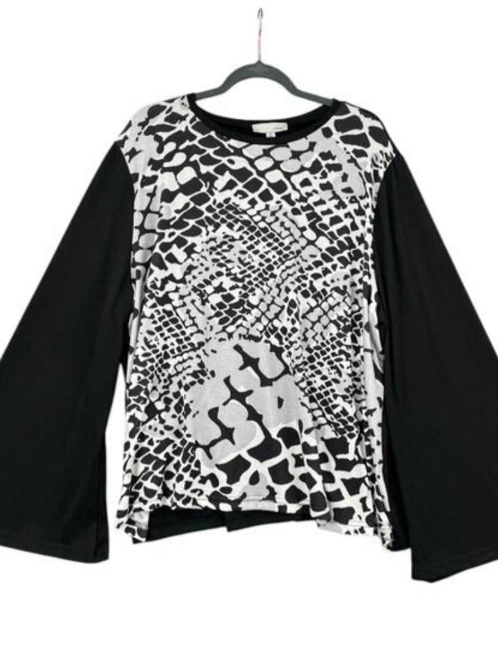 Black & White Snake-Print Long Sleeve Top